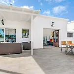 Villa Grama Tías